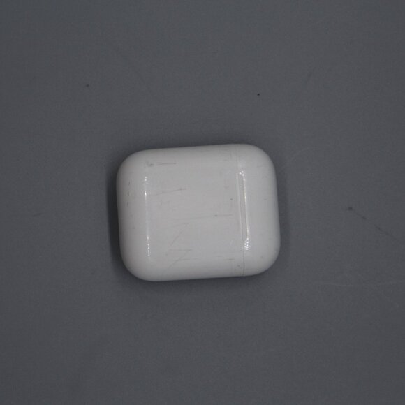 APPLE AIRPODS 1ST GEN - Picture 1 of 2
